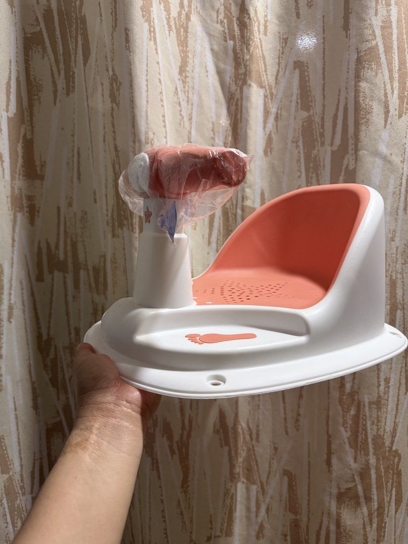 Baby Bath Seat with Suction Cups (Category: Bathtub & Bath Accessories) located in Kawit. Submitted by mmags24 (Listing ID 1427334339, Image 1). Description: Brand new no box.