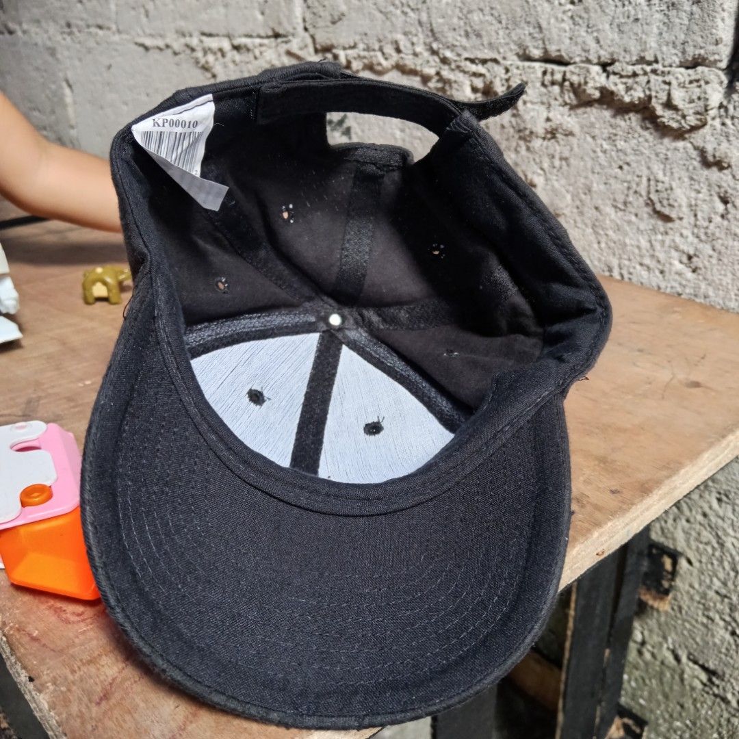 Black Cap (Category: Caps & Hats) located in Quezon City. Submitted by johnericna90745 (Listing ID 1427320408, Image 3). Description: Plain cap Black Dadhat Good materials.