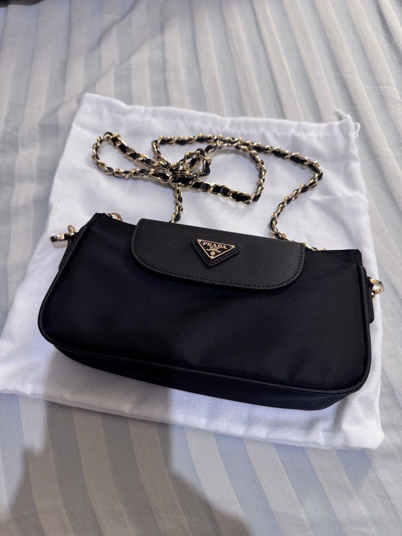 Black Chain Bag (Category: Shoulder Bags) located in Pasig City. Submitted by getstuffph (Listing ID 1427435458, Image 1). Description: Chain bag. Brand new.