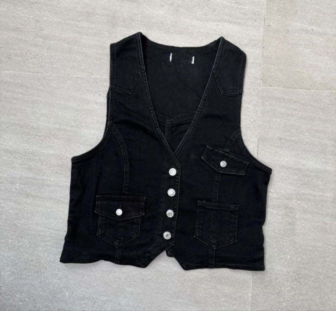 Zara Black Denim Vest Top (Category: Sleeveless) located in San Pedro. Submitted by a_styles (Listing ID 1427423918, Image 1). Description: ⭐️ Never Worn ⭐️ L (check size chart) ⭐️ No when worn pics ⭐️ Too big on me 📍Pacita, San Pedro, Laguna MOP💰: GCASH/Maya/SeaBank/BPI MOD🚚: Lalamove/JNT .