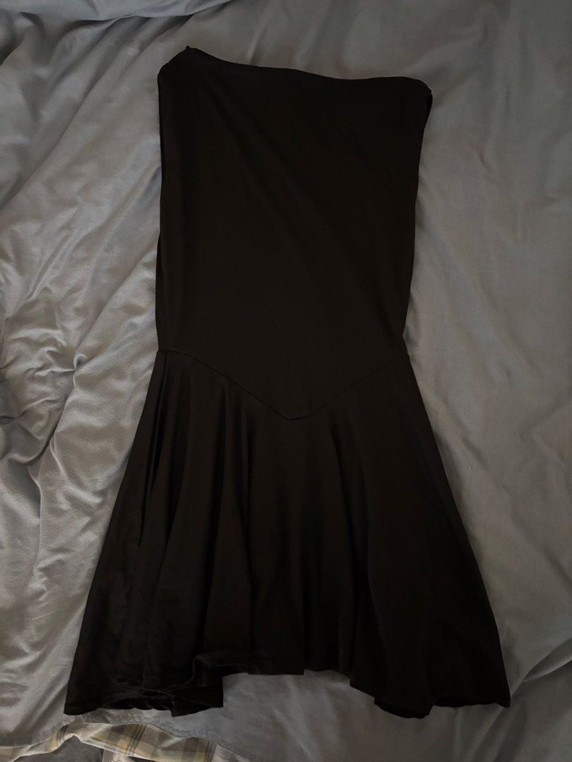 Black Off-the-Shoulder Dress (Category: Dresses) located in Quezon City. Submitted by ryevxyz (Listing ID 1427381549, Image 1). Description: size: medium never been used price: 190 mop: gcash mod: lalamove or jnt loc: qc .