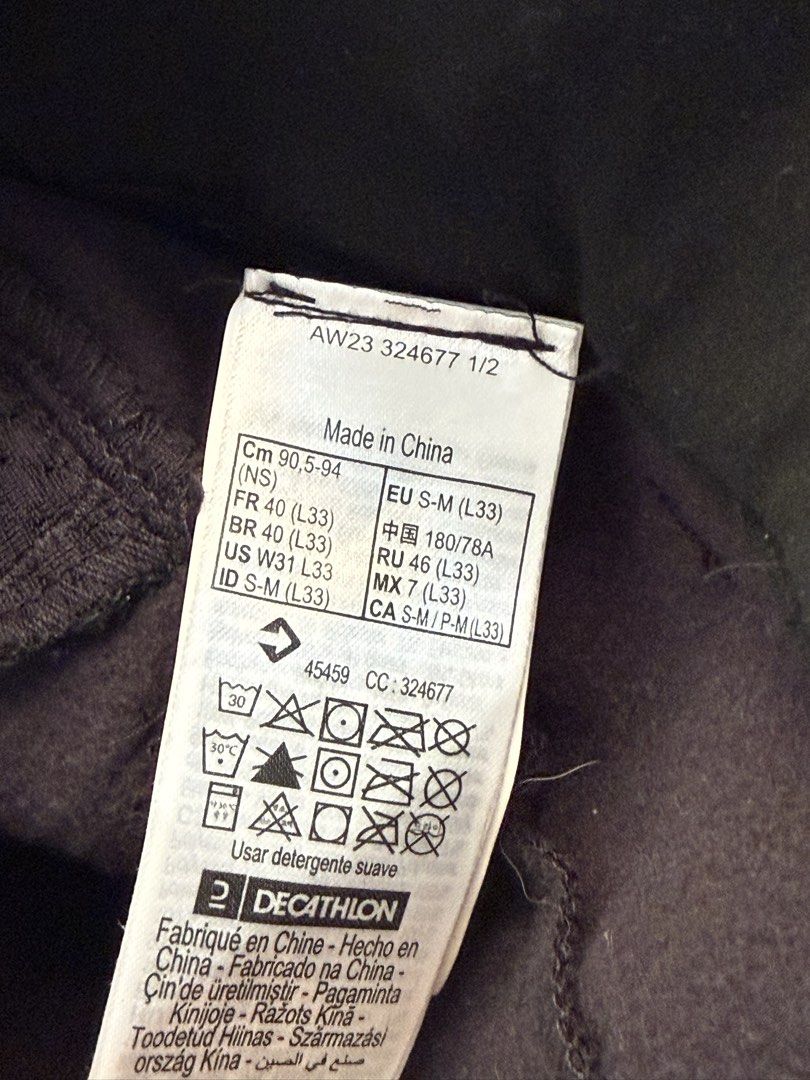 Decathlon Quechua Black Fleece Lined Pants (Category: Other Bottoms) located in Quezon City. Submitted by welcomeom (Listing ID 1427469281, Image 3). Description: - Decathlon Quechua Black Fleece Lined Pants - Size: S - Color: Black - Condition: Excellent - Features: Built-in belt, fleece lining - Ideal for outdoor activities or casual winter wear Pls see pics for actual medida sizing and details. This item is in excellent and brand new condition