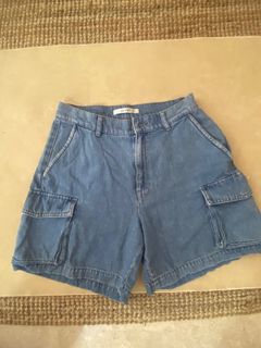 (Category: ) located in . Submitted by ginigin (Listing ID 1427335146, Image 1). Description: .