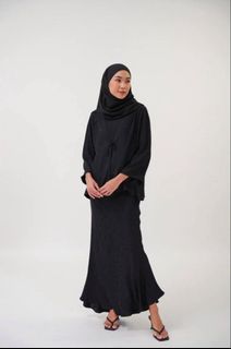 (Category: ) located in . Submitted by prilovedwear (Listing ID 1427435597, Image 1). Description: .