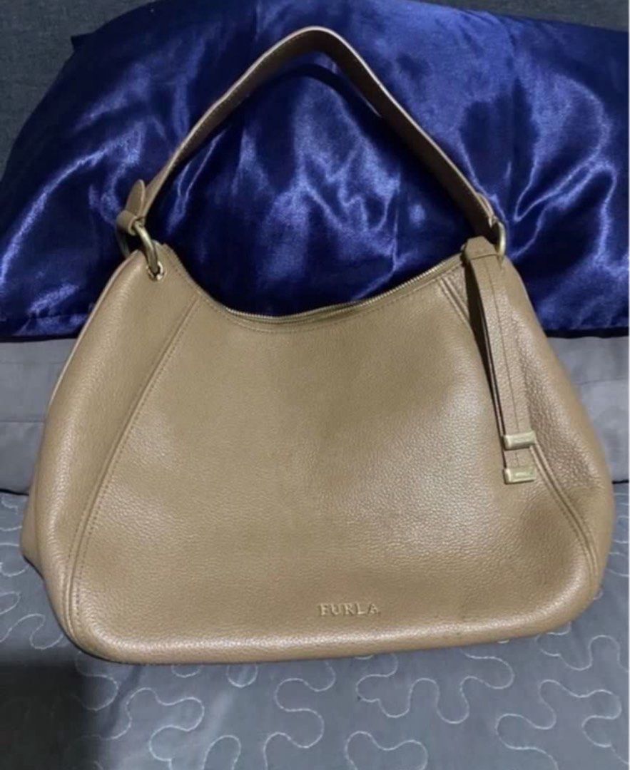 Furla Leather Shoulder Bag hobo style (Category: Luxury Bags & Wallets) located in Marikina City. Submitted by minimalist27 (Listing ID 1427418571, Image 1). Description: .