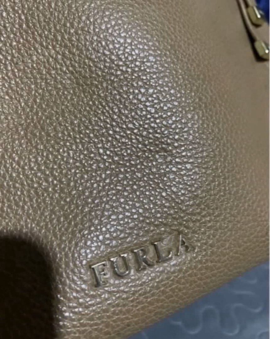 Furla Leather Shoulder Bag hobo style (Category: Luxury Bags & Wallets) located in Marikina City. Submitted by minimalist27 (Listing ID 1427418571, Image 3). Description: .