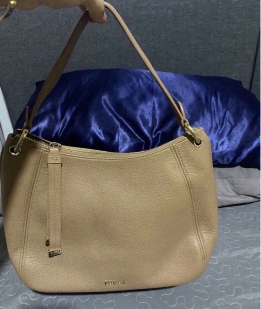 Furla Leather Shoulder Bag hobo style (Category: Luxury Bags & Wallets) located in Marikina City. Submitted by minimalist27 (Listing ID 1427418571, Image 2). Description: .
