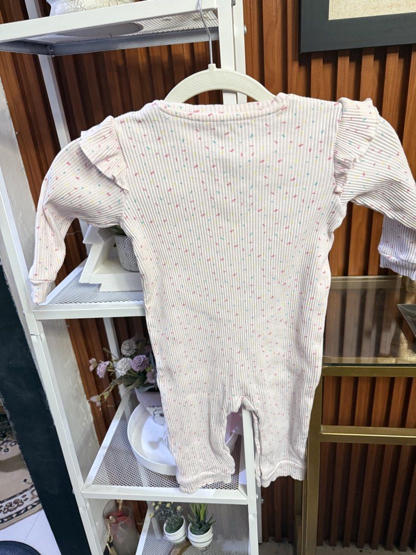 GAP Baby Romper 18-24 Months (Category: Babies & Kids Fashion) located in Lipa City. Submitted by clacla_28 (Listing ID 1427385859, Image 2). Description: Like new Once lng ngamit Naliitan n agad.