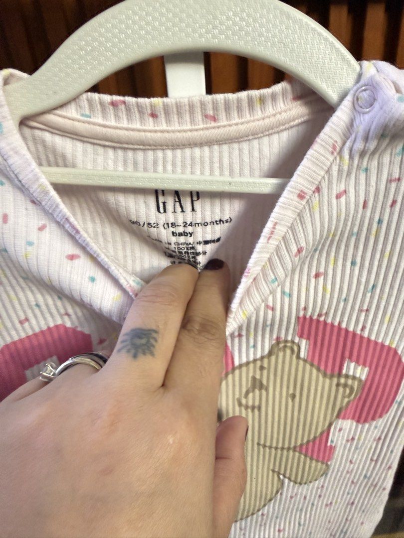GAP Baby Romper 18-24 Months (Category: Babies & Kids Fashion) located in Lipa City. Submitted by clacla_28 (Listing ID 1427385859, Image 3). Description: Like new Once lng ngamit Naliitan n agad.