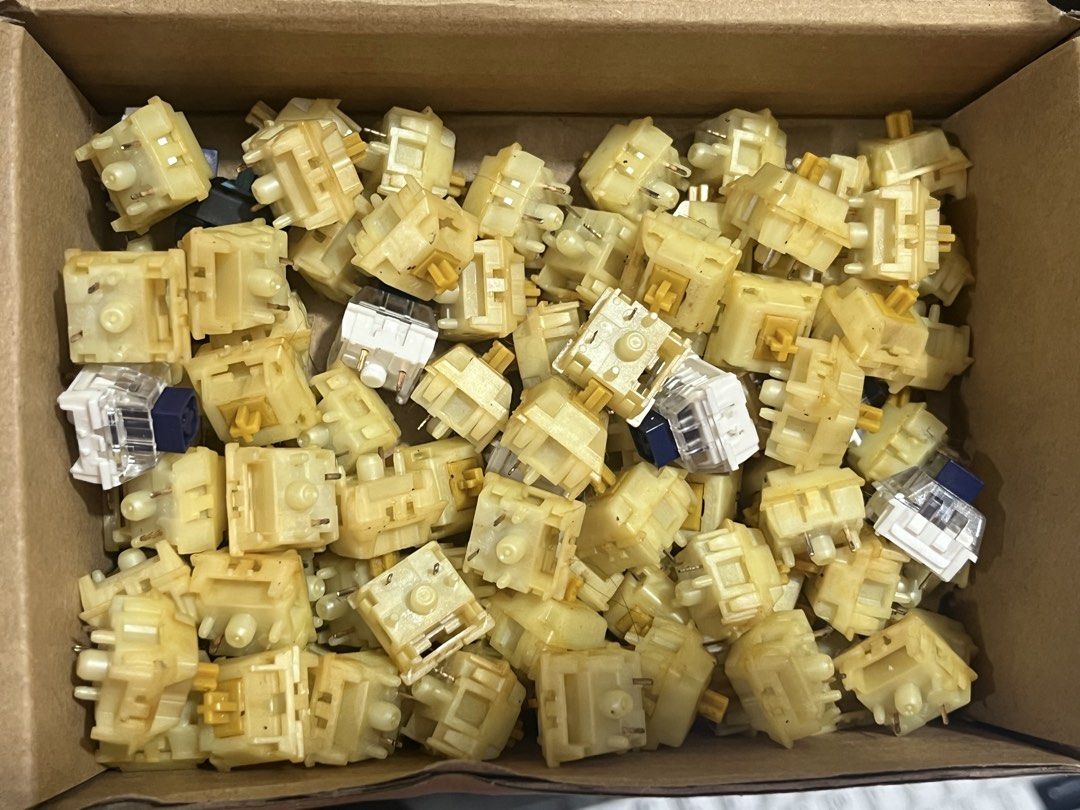 Gazzew Boba Switches (Category: Computer Keyboard) located in Pasay City. Submitted by codymendoza (Listing ID 1427435310, Image 2). Description: Gazzew Boba - 81pcs Kailh Box navy - 7pcs Durock Linear - 2pcs ₱2,500 for 90pcs Taft Manila loc J&T / Lalamove (buyer's expense) No COD.