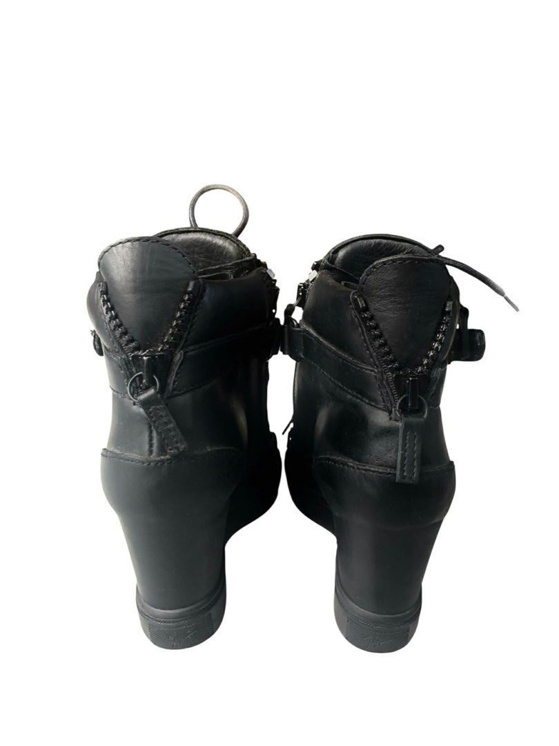Giuseppe Zanotti wedge sneakers black (Category: Sneakers) located in Calamba. Submitted by natikalachuchi (Listing ID 1427396099, Image 3). Description: .