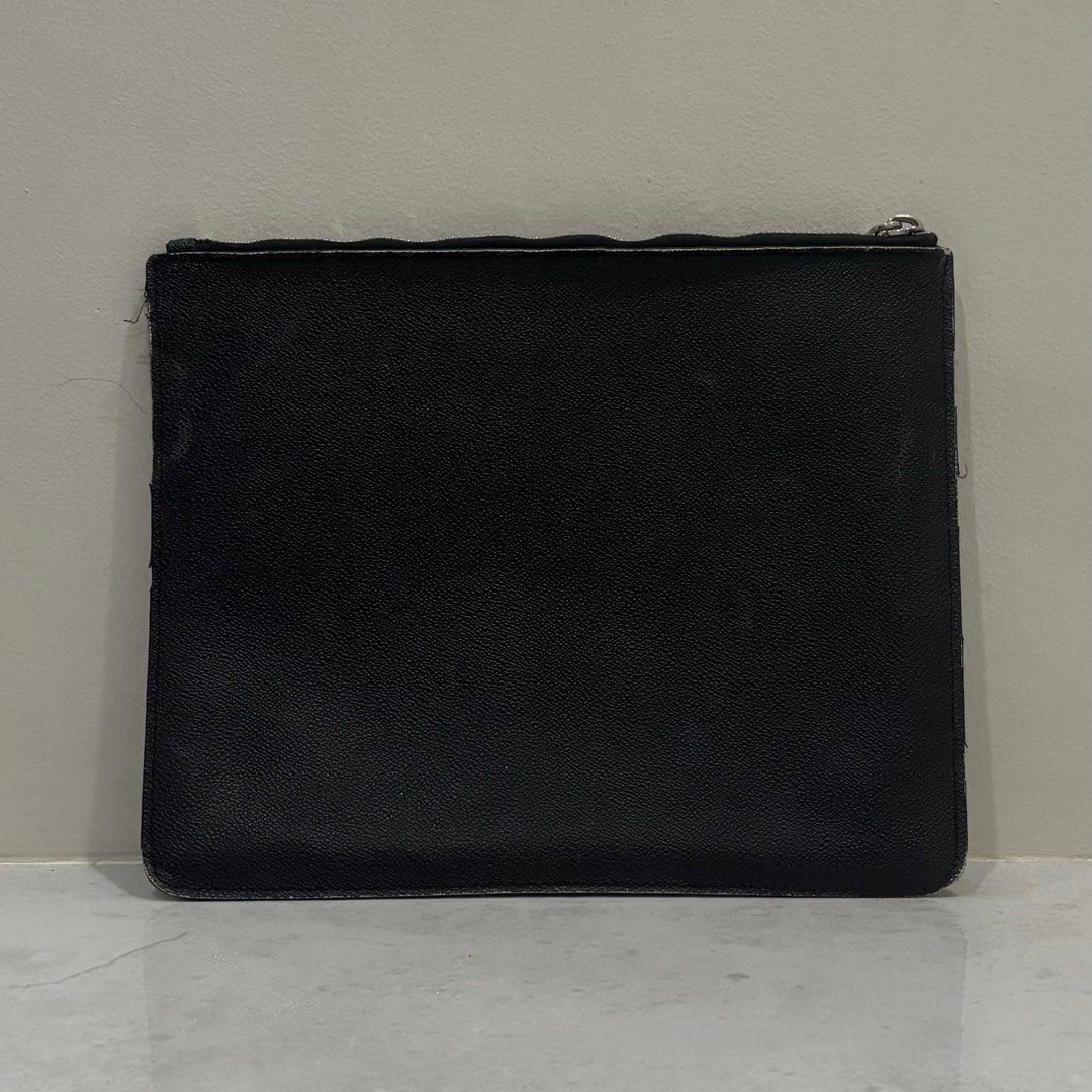 Givenchy rottweiler clutch bag (Category: Luxury Bags & Wallets) located in Cebu City. Submitted by florianmiral (Listing ID 1427427851, Image 3). Description: Givenchy rottweiler clutch bag Very good condition due to sign of usage Please check every photos.