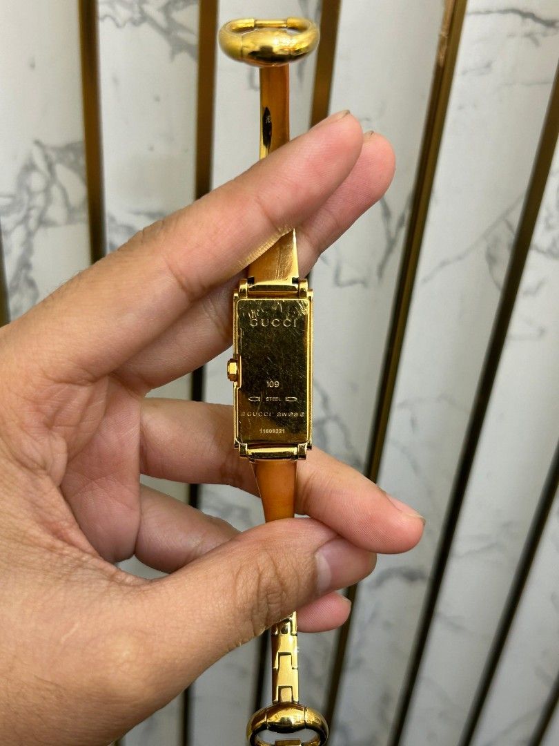 Gucci (Category: Luxury Watches) located in Mandaluyong City. Submitted by rossannela00032 (Listing ID 1427370004, Image 3). Description: .