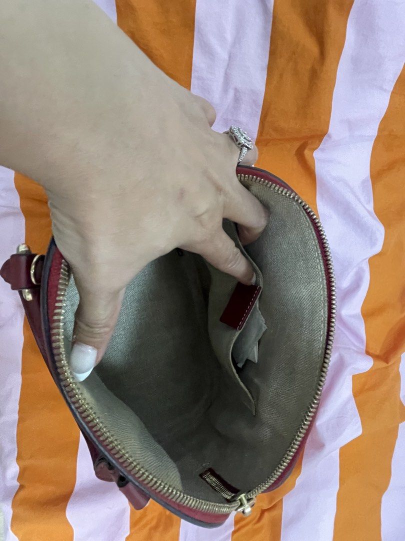 Gucci Microguccissima Dome Bag (Category: Luxury Bags & Wallets) located in Navotas City. Submitted by rozelvalencia (Listing ID 1427456521, Image 3). Description: Authentic preloved Gucci bag With dustbag only.