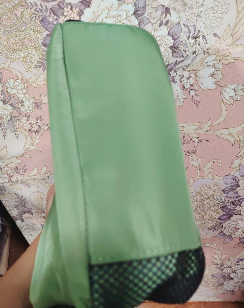 Guess Ace Top Handle Crossbody Olive (Category: Cross-body Bags) located in Quezon City. Submitted by G.E.M18 (Listing ID 1427399884, Image 3). Description: Guess Ace Top Handle Crossbody Olive. L 7"x H 5"x W 3".
