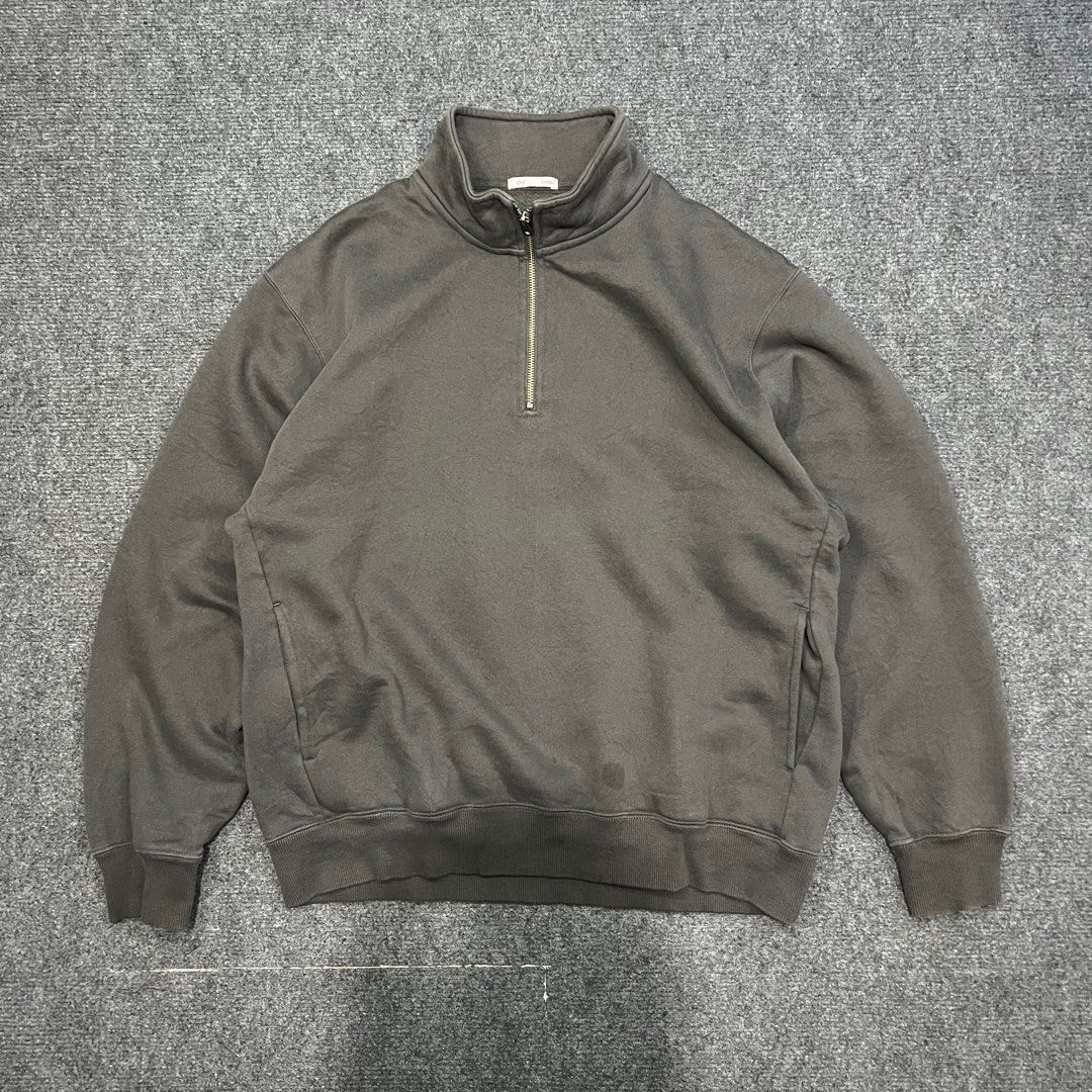 GU/Uniqlo Heavyweight Halfzip Sweater (Category: Coats, Jackets and Outerwear) located in Baguio. Submitted by reworn.clo (Listing ID 1427449337, Image 3). Description: GU/Uniqlo Heavyweight Halfzip Sweater Excellent condition (not faded) Large on tag Width 23-24. Length 27 980🏷️.