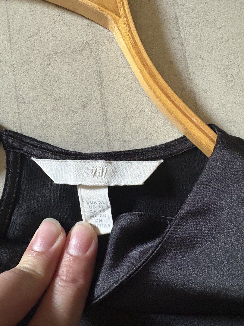 H&M Black Satin Blouse XL (Category: Blouses) located in Paranaque City. Submitted by caityprecky (Listing ID 1427483352, Image 2). Description: Black satin blouse from H&M. Features long, wide sleeves and a round neckline. The size is XL. The blouse has a keyhole opening at the back. Made of a smooth, shiny fabric. Perfect for a night out or a dressy occasion..