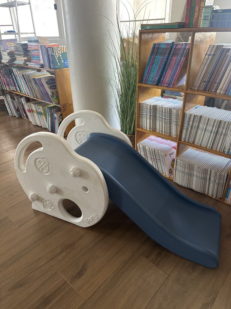 iFam Baby Slide (Category: Infant Playtime) located in Quezon City. Submitted by ronb25 (Listing ID 1427325381, Image 2). Description: - iFam Baby Slide - Durable material - Fun design - Perfect for indoor play - Blue slide color.