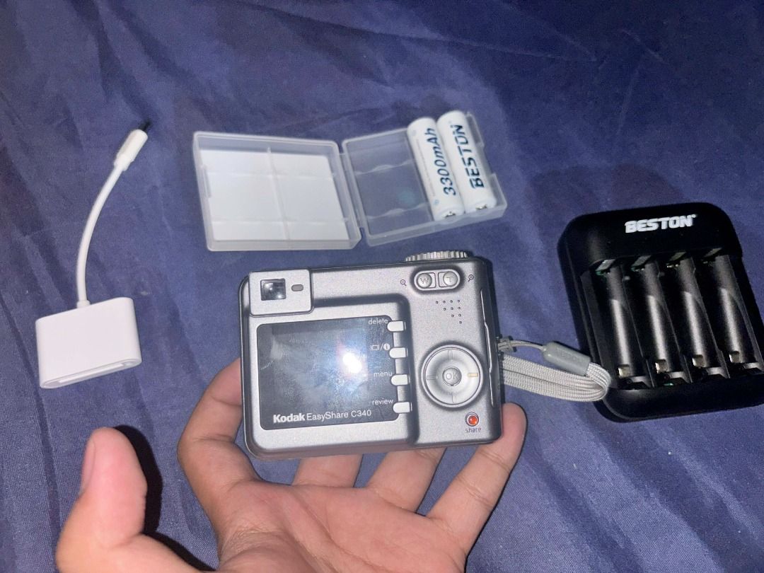 Kodak EasyShare C340 (Category: Cameras) located in Caloocan City. Submitted by kaeliaw (Listing ID 1427112640, Image 1). Description: Kodak EasyShare C340 Price: 2,500 + sf (can meet kung malapit) Pamigay price na No issues! All working! Working viewfinder!!! Inclusions: Unit (Camera itself) Rechargeable Battery (BESTON AA Battery) SD Card (2GB) Mali nga lang yung charger 1.5v nabili ko kaya nde macharge RFS: Balak bumili ng ibang cam need pang 