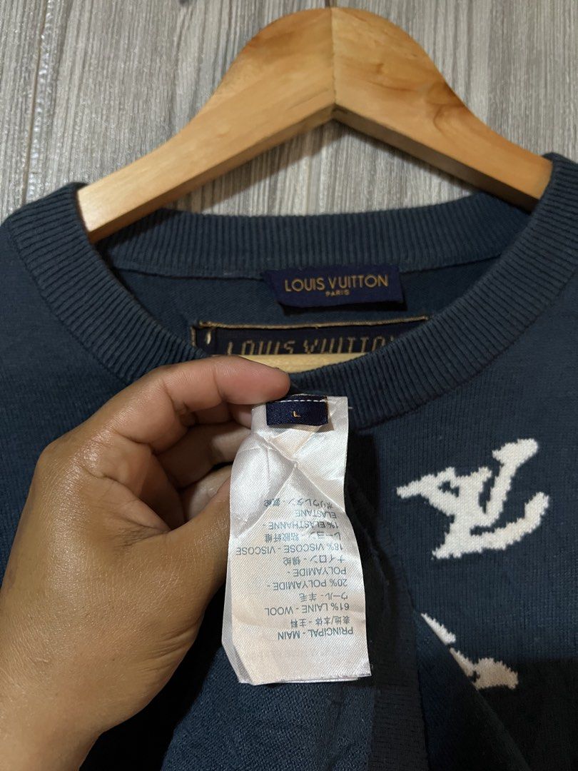 Louis Vuitton Graphic T-shirt (Category: Tshirts & Polo Shirts ) located in Binmaley. Submitted by jayvecatalan21 (Listing ID 1427409764, Image 3). Description: Navy blue Louis Vuitton T-shirt with white graphic design. Features the Louis Vuitton logo on the front and a musician playing a trumpet on the back. Made of a blend of materials including viscose, polyamide, and wool. Size L..