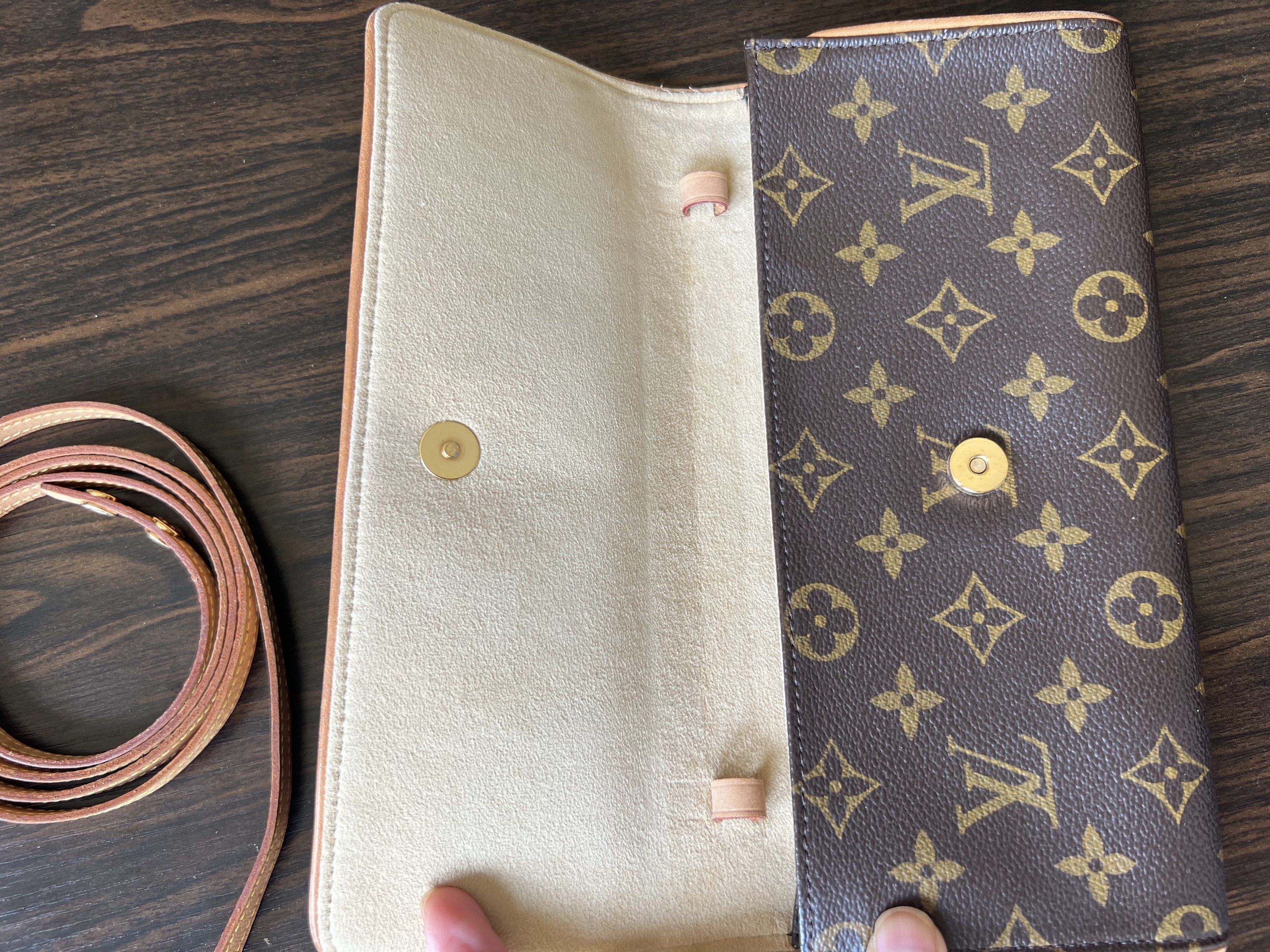 Louis Vuitton LV Twin GM (Category: Luxury Bags & Wallets) located in Muntinlupa City. Submitted by thecatwalk (Listing ID 1427325555, Image 2). Description: Authentic Louis Vuitton Pochette Twin GM in Monogram Crossbody or clutch In great well-loved condition .