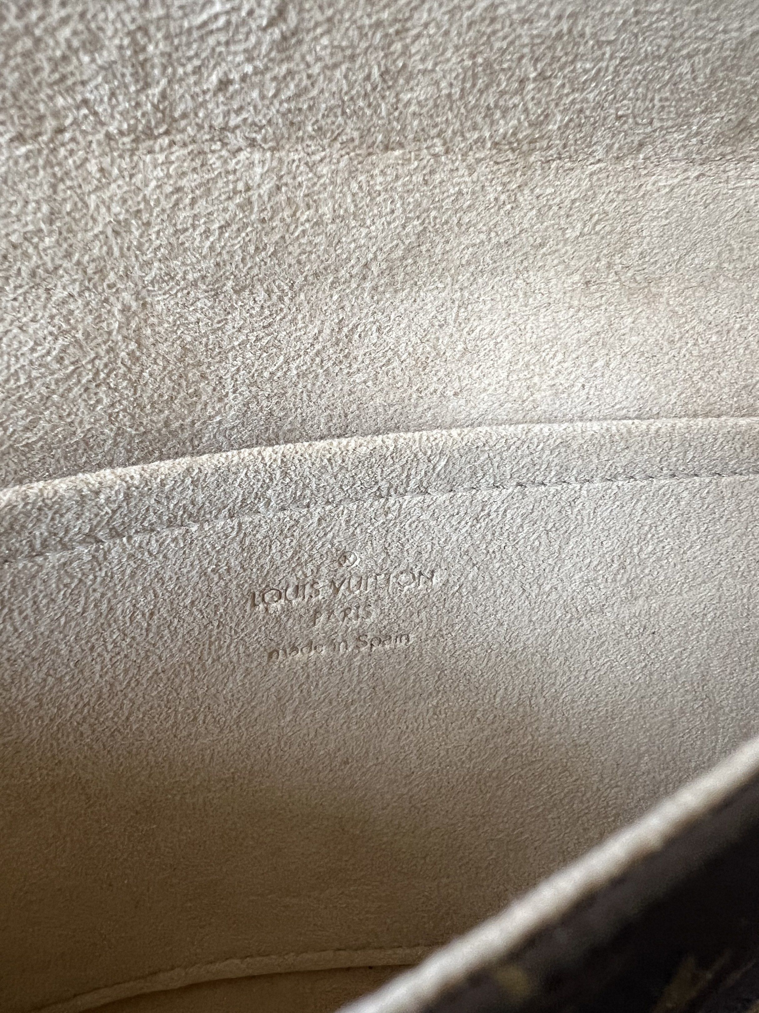 Louis Vuitton LV Twin GM (Category: Luxury Bags & Wallets) located in Muntinlupa City. Submitted by thecatwalk (Listing ID 1427325555, Image 3). Description: Authentic Louis Vuitton Pochette Twin GM in Monogram Crossbody or clutch In great well-loved condition .