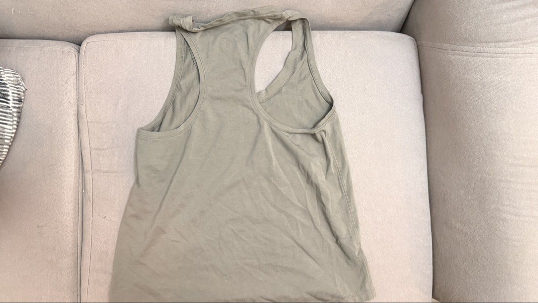 Lululemon Love Tank Top Size 4 (Category: Activewear) located in Muntinlupa City. Submitted by ablazag (Listing ID 1427418863, Image 2). Description: Used once. Lulu delivered the wrong size. .