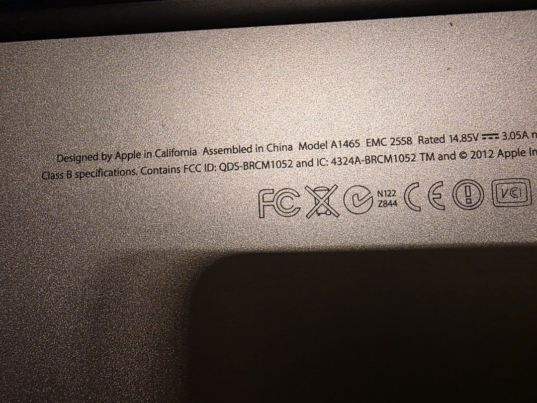 MacBook Air - Screen Damaged405964859439861762