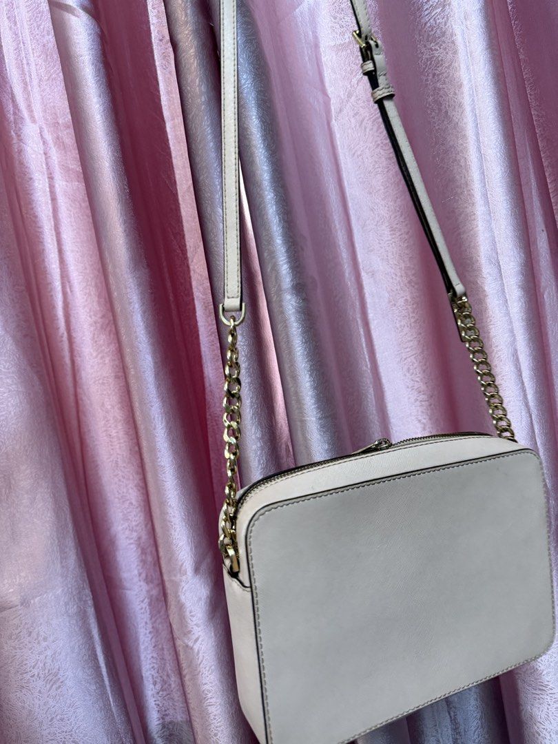 Michael kors sling (Category: Luxury Bags & Wallets) located in Manila. Submitted by shanbtrinidad25 (Listing ID 1427323275, Image 2). Description: .
