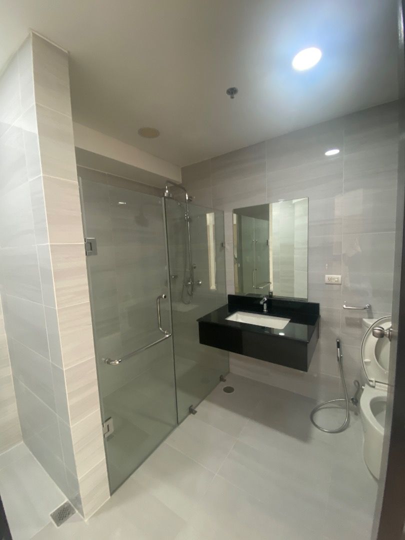 Move-In Ready Studio Unit for Rent in Arca South (Category: Apartments & Condos) located in Taguig. Submitted by barbara_lacson (Listing ID 1427325293, Image 3). Description: Available For Lease!! The Veranda West Tower Studio Unit 31sqm 12th Floor Bare / Semi Furnished or Fully furnished is okay Facing East / Amenities Brand New unit never been used or tenanted 2mons deposit 1 month advance then PDCs or Bank transfer is okay.