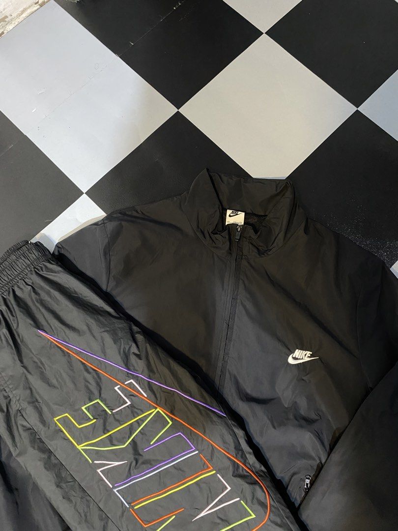 Nike Tracksuit Set XXL (Category: Activewear) located in Manila. Submitted by thrift2mill (Listing ID 1427424880, Image 3). Description: no issue .