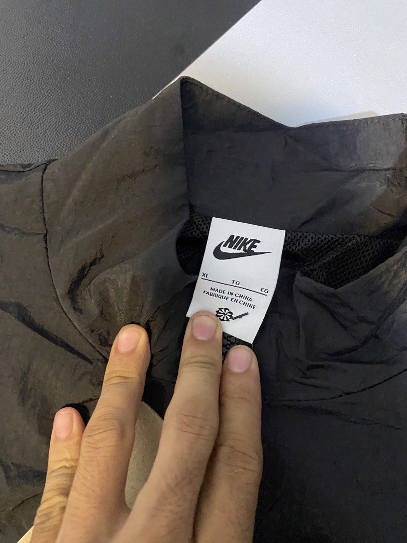 Nike Windbreaker Jacket XL (Category: Coats, Jackets and Outerwear) located in Manila. Submitted by thrift2mill (Listing ID 1427424766, Image 2). Description: NO ISSUE .