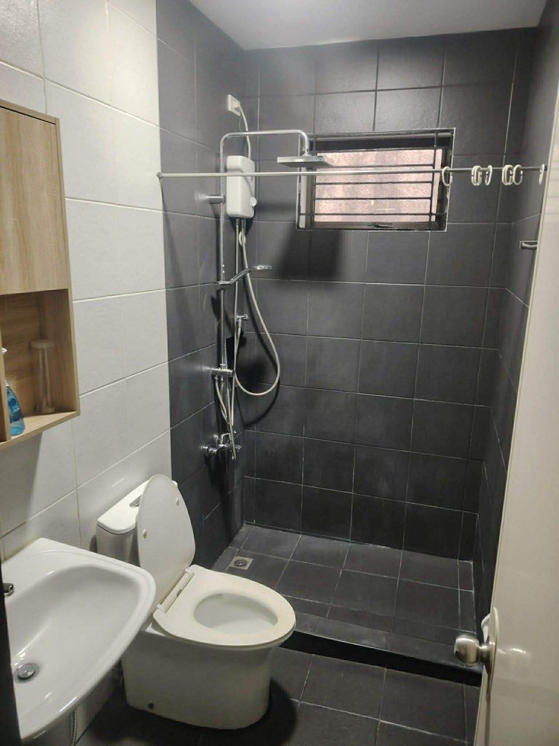 PASIG GREENPARK FLOOD FREE (Category: House & Lot) located in Makati City. Submitted by eljaycloset (Listing ID 1427350259, Image 2). Description: 265sqm 3br 3t&b 2car garage P12M with CGT na.