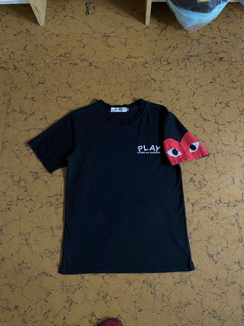 Play Comme des Garcons Black T-shirt (Category: Tshirts & Polo Shirts ) located in San Fernando. Submitted by jyyyshytt (Listing ID 1427425569, Image 2). Description: PLAY CDG WASHED READY TO WEAR EXCELLENT CONDITION NO ISSUE DIMENSIONS:W18 L25 COLOR RATE:9.5/10 .