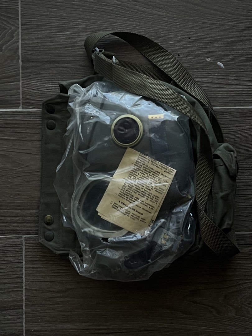 Polish MP4 Gas Mask (Category: Medical Supplies & Tools) located in Legazpi City. Submitted by coolrandomshit. (Listing ID 1427346981, Image 1). Description: 2750+ sf *2500php FIRM FOR TODAY ONLY IF SURE AND SHIPPED IMMEDIATELY* 📍Full Set Includes: -Gasmask -Bag -Eye piece Protector -2x cloth UNTESTED. Ok for collection, display or cosplay. (2) gas masks available Slide me a DM if you’re interested 📩 .