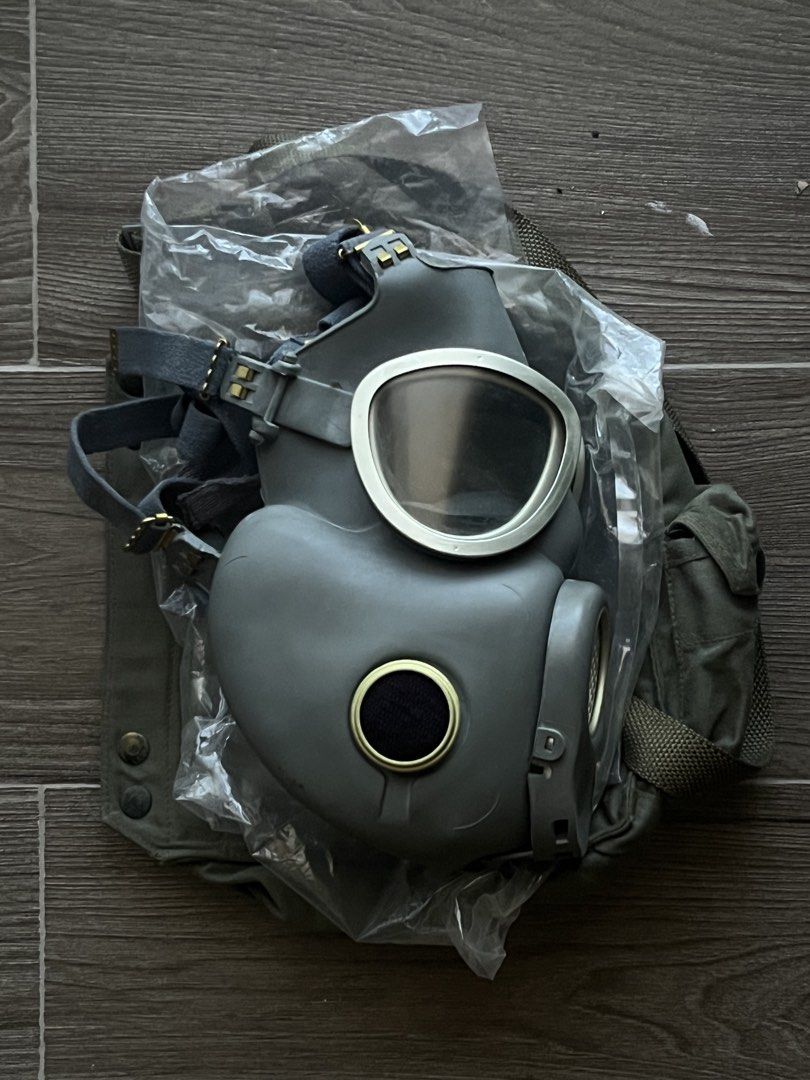 Polish MP4 Gas Mask (Category: Medical Supplies & Tools) located in Legazpi City. Submitted by coolrandomshit. (Listing ID 1427346981, Image 3). Description: 2750+ sf *2500php FIRM FOR TODAY ONLY IF SURE AND SHIPPED IMMEDIATELY* 📍Full Set Includes: -Gasmask -Bag -Eye piece Protector -2x cloth UNTESTED. Ok for collection, display or cosplay. (2) gas masks available Slide me a DM if you’re interested 📩 .