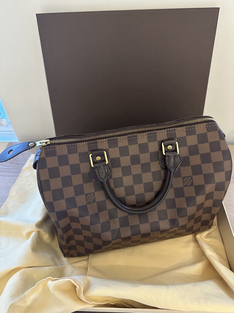 Pre-loved Louis Vuitton Speedy 30 Damier (Category: Luxury Bags & Wallets) located in Valenzuela. Submitted by jaylight (Listing ID 1427364189, Image 1). Description: -Pre-loved Louis Vuitton Speedy 30 Damier. -Bought from Louis Vuitton in Marina Bay Sands, Singapore. -With original receipt. Complete with dust bag and box. -Lock and key hardware just needs polishing. -RFS: decluttering .
