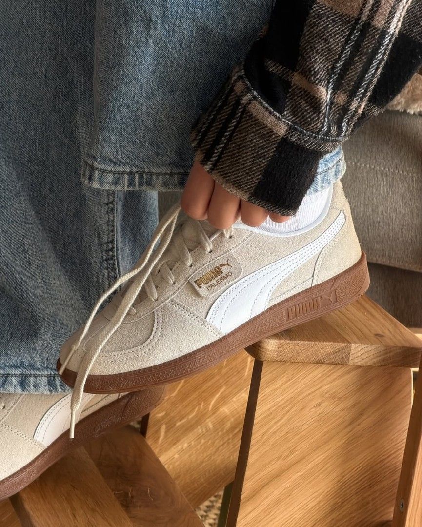 PUMA Palermo Sneakers in Alpine Snow (Category: Sneakers) located in Marikina City. Submitted by lovealexia (Listing ID 1427340029, Image 2). Description: 𝗣𝘂𝗺𝗮 𝗣𝗮𝗹𝗲𝗿𝗺𝗼 in Alpine Snow 𝗦𝗶𝘇𝗲: US 8.5 (26.5 cm) 𝗖𝗼𝗻𝗱𝗶𝘁𝗶𝗼𝗻: Excellent condition. Worn only twice. 𝗣𝗿𝗶𝗰𝗲: ₱4,300 + SF (Fixed) • Very clean overall with minimal signs of use. • Complete with box; slightly damaged due to courier handling. • Comfy on feet! ❤️ 𝗥𝗙𝗦: 