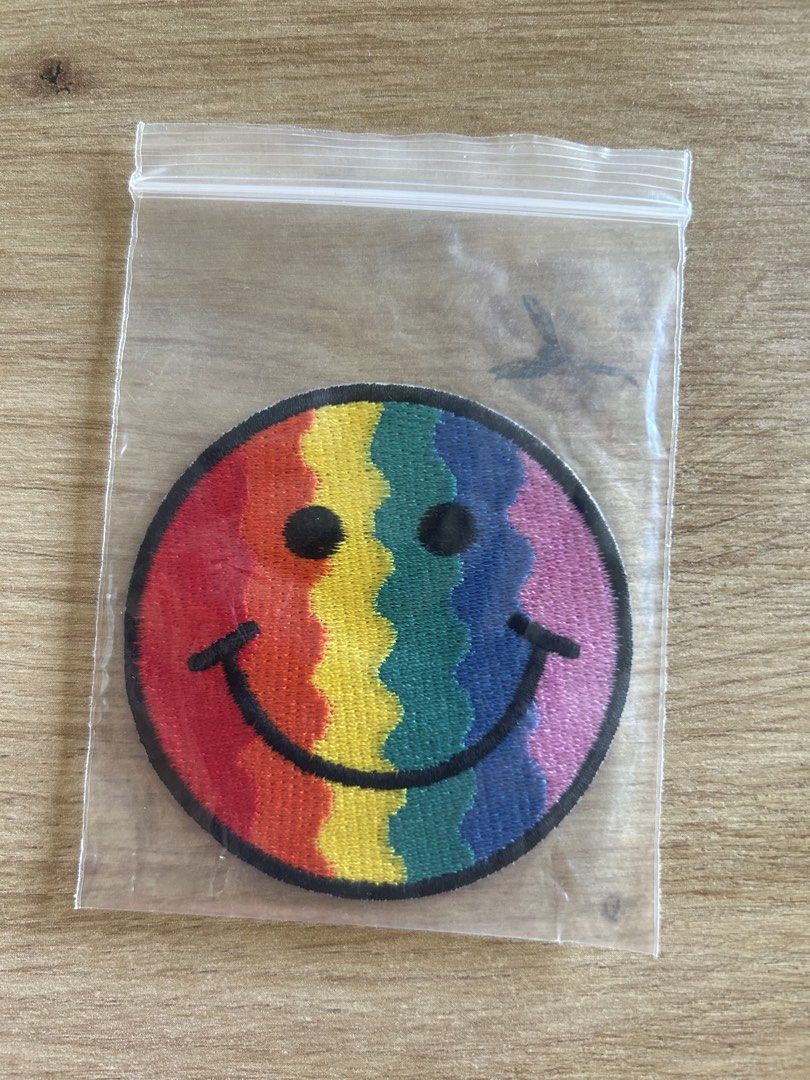 Rainbow Smiley Face Patch (Category: Everything Else) located in Singapore. Submitted by hachi102 (Listing ID 1427337267, Image 1). Description: .
