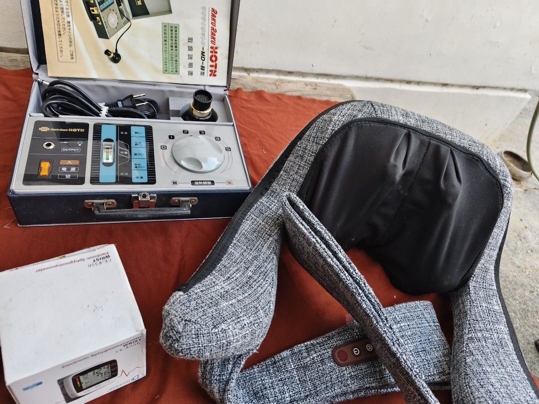Raku Raku HOTN and Electronic Sphygmomanometer (Category: Medical Supplies & Tools) located in Bulacan. Submitted by babz30261 (Listing ID 1427414202, Image 1). Description: FOR TAKE ALL .500 ONLYYYYY BACK MASSAGE BLOOD PRESSURE MASSAGE ACCUFR TAKE ALL 500 ONLYYYYY .