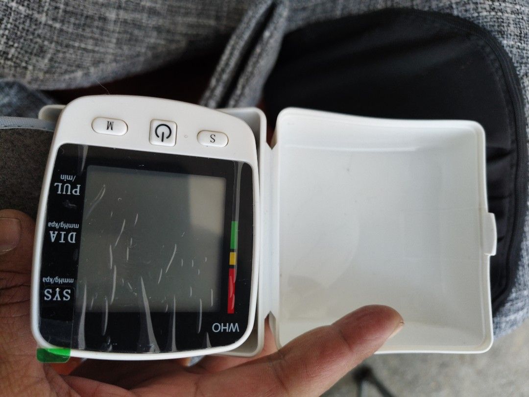 Raku Raku HOTN and Electronic Sphygmomanometer (Category: Medical Supplies & Tools) located in Bulacan. Submitted by babz30261 (Listing ID 1427414202, Image 3). Description: FOR TAKE ALL .500 ONLYYYYY BACK MASSAGE BLOOD PRESSURE MASSAGE ACCUFR TAKE ALL 500 ONLYYYYY .