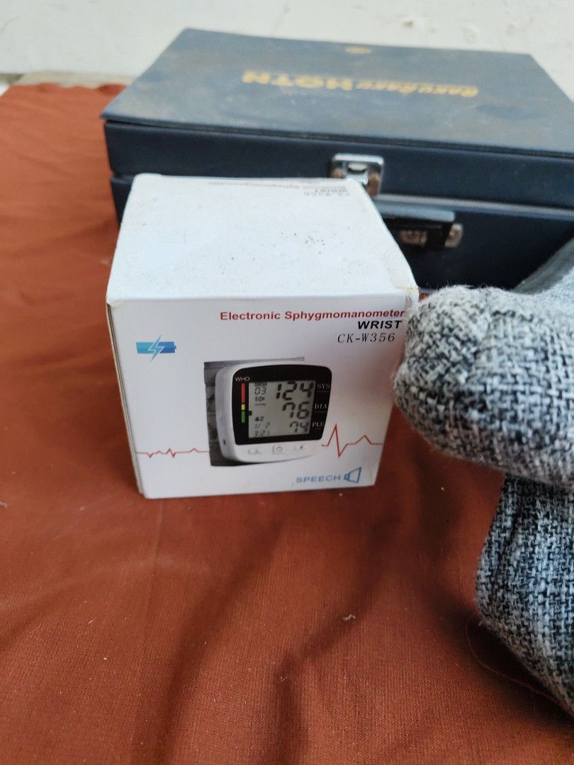 Raku Raku HOTN and Electronic Sphygmomanometer (Category: Medical Supplies & Tools) located in Bulacan. Submitted by babz30261 (Listing ID 1427414202, Image 2). Description: FOR TAKE ALL .500 ONLYYYYY BACK MASSAGE BLOOD PRESSURE MASSAGE ACCUFR TAKE ALL 500 ONLYYYYY .