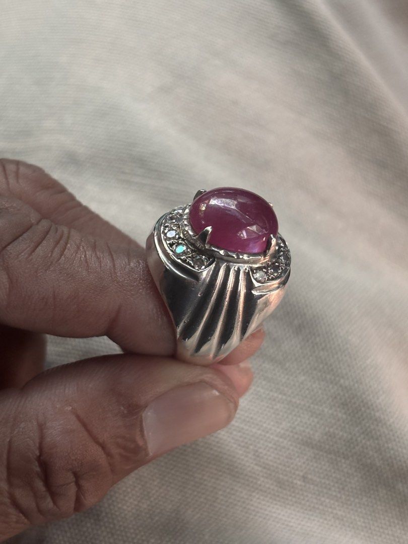 Ruby Gemstone Ring (Category: Rings) located in Semenyih. Submitted by yusofam (Listing ID 1427336559, Image 2). Description: 100% ruby asli 20/21 size Cod area bandar muar .