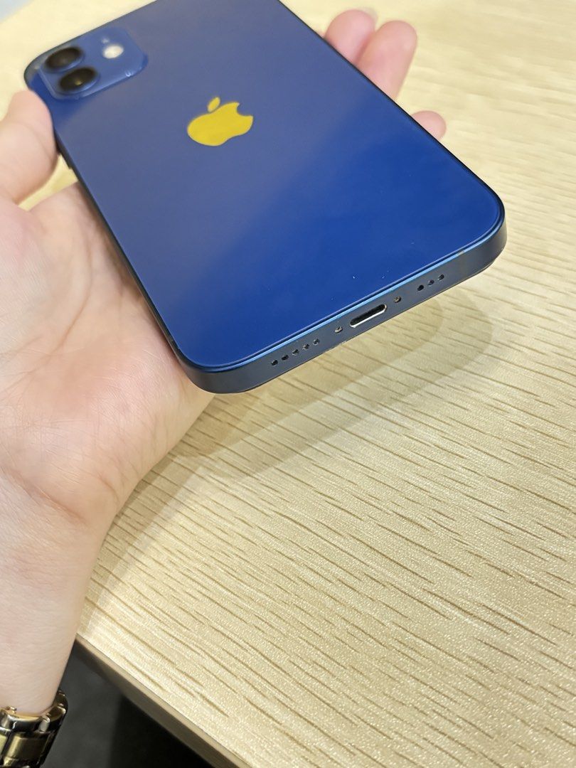 Rush iPhone 12 256GB (Category: iPhone 12 Series) located in Taguig. Submitted by jisik444 (Listing ID 1427381907, Image 3). Description: all goods, price is negotiable!!! issue: - basag backglass malapit sa camera, but hindi affected quality ng cam - palit LCD na, but may truetone pa rin - need to change the battery na, lobo na reason of selling: nag upgrade to iPhone15.