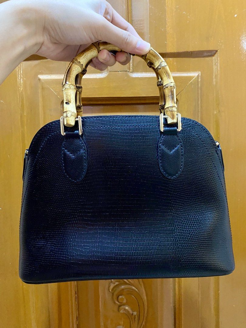 Samantha Thavasa Black Handbag with Bamboo Handle (Category: Luxury Bags & Wallets) located in Bay. Submitted by baggsy416 (Listing ID 1427402813, Image 2). Description: Original Samantha Thavasa handbag Black in color Bamboo handle Gold hardware Bag is good as new Issue: missing sling.