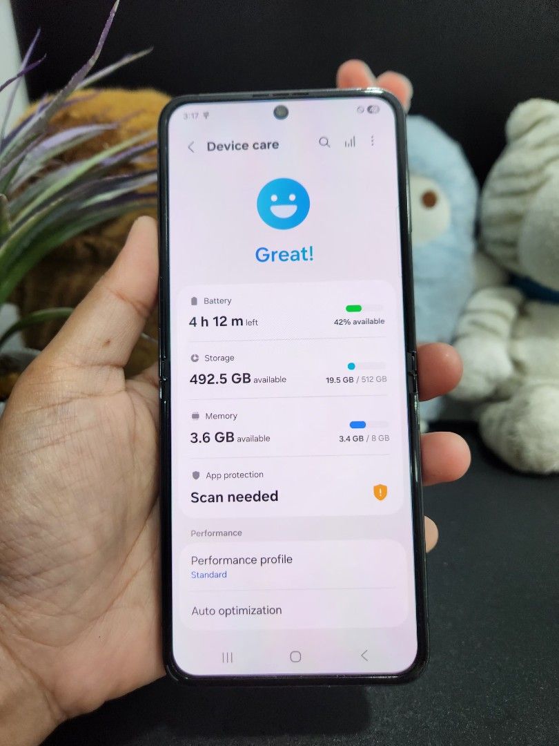 SAMSUNG Z FLIP5 512GB (Category: Samsung) located in Mandaluyong City. Submitted by cellspaceph (Listing ID 1427327876, Image 1). Description: SAMSUNG Z FLIP5 5G 512GB 8GB RAM no amoled burn no dents no flipmarks issue: hairline scratches likod Php16,000 ‼️ unit only no swap 📍near mrt shaw .