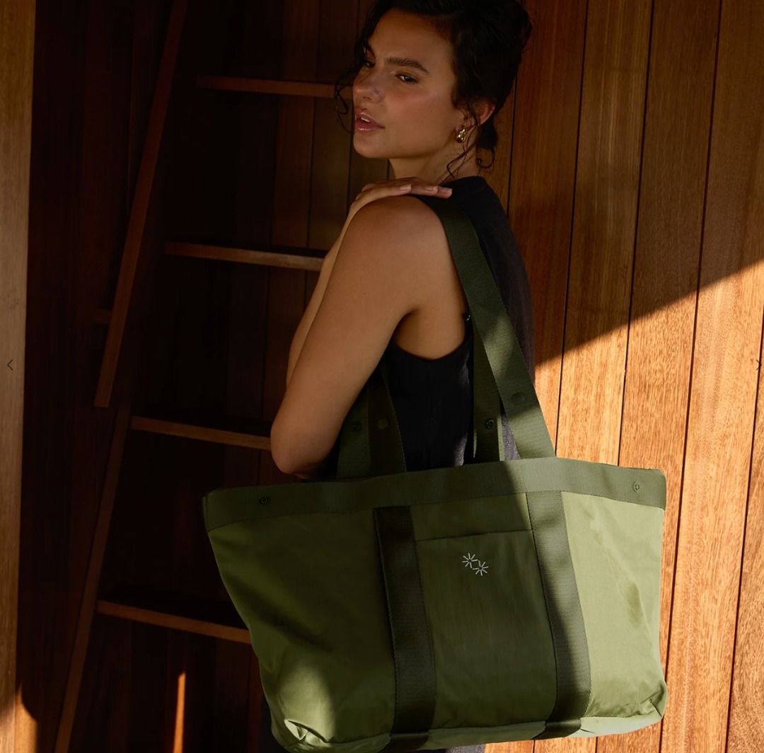 The Paper Bunny Multi-Way Tote (Olive) (Category: Tote Bags) located in Santa Rosa. Submitted by erimv (Listing ID 1427427889, Image 2). Description: The Multi-Way Tote accompanies you from work to play and comes with a luggage slot and zip closure for convenience on-the-go. Transform your Everyday work bag into a Workhorse carry-all, or into a Staple tote. Product Details: Made with water-resistant nylon Converts into 4 sizes: Workhorse, Shopper