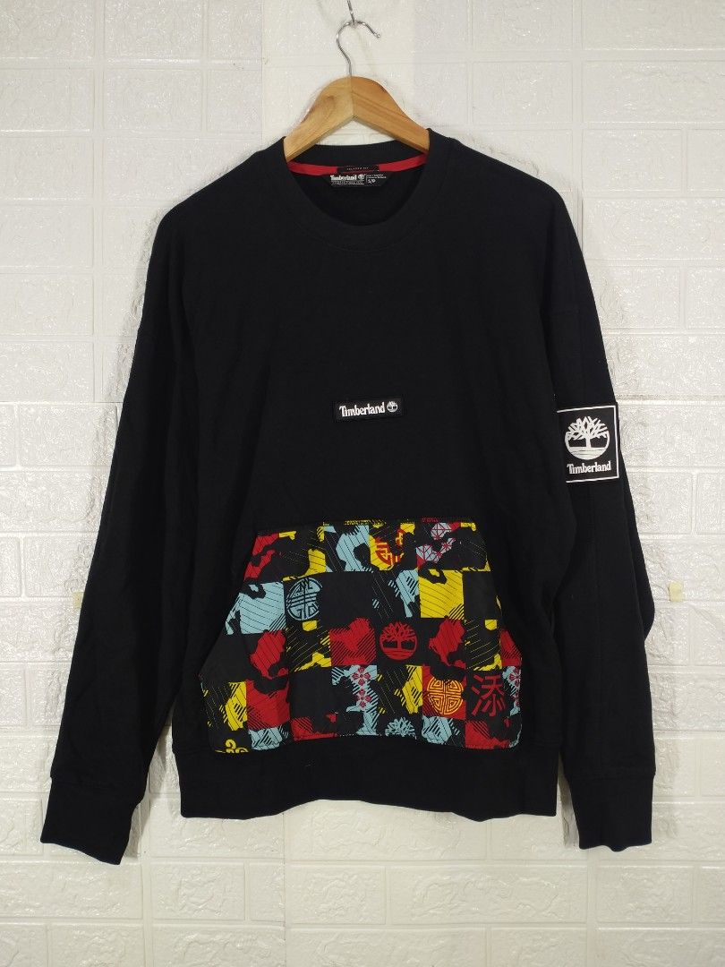 Timberland Black Sweatshirt with Pocket (Category: Coats, Jackets and Outerwear) located in Baguio. Submitted by dansteals (Listing ID 1427479041, Image 1). Description: Black Timberland sweatshirt with a unique patterned pocket. Features the Timberland logo on the chest and sleeve. The sweatshirt has a crew neck and long sleeves. The size is S/P. Made in Bangladesh. The back of the sweatshirt has a small design. 28 x 24 XLARGE.