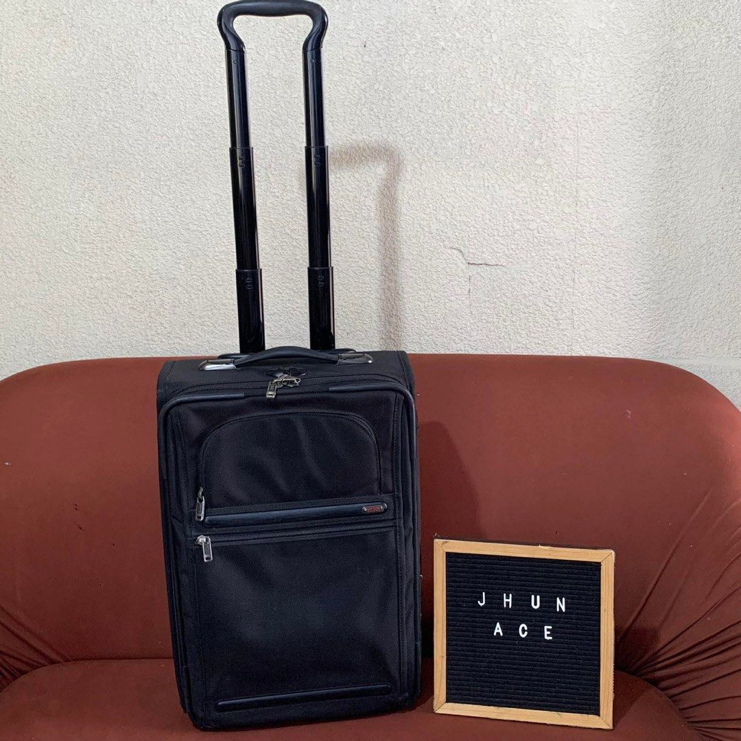 TUMI LUGGAGE BAG (Category: Luxury Bags & Wallets) located in Madrid. Submitted by jhunaceee (Listing ID 1427407003, Image 1). Description: 💯Orig Sign of use only No major flaw Bag only.