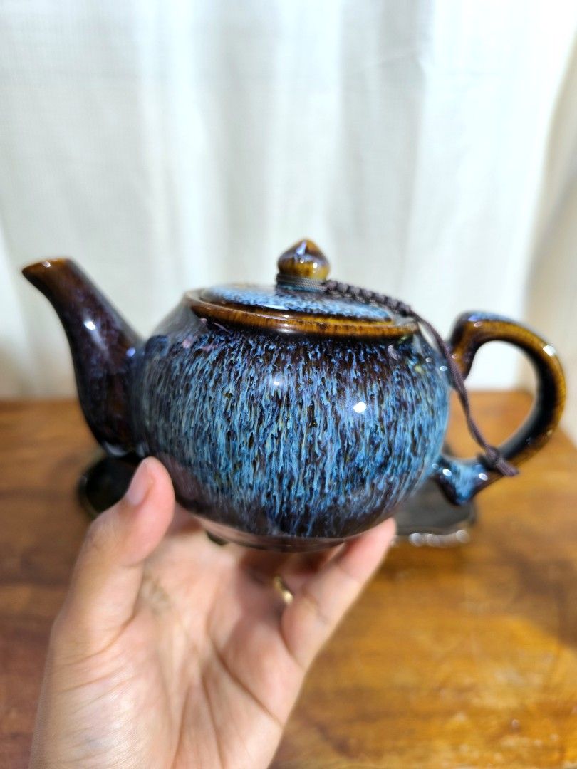 Unique Teapot and Chawan set (Category: Coffee & Tea Tableware) located in Pangil. Submitted by kopee_matcha (Listing ID 1427332520, Image 2). Description: StonewareChawan and Tea Pot set Rare Color and Pattern Chawan Size: D 4.6" x H 3" Teapot Size : Tip to Handle 6" x H 2.9" Price : 800 Mine /M Chasen/Chasen Holder is not included *Strickly 2 days reservation only *Payment must be completed within 48 hours. If unpaid, your order will be automat